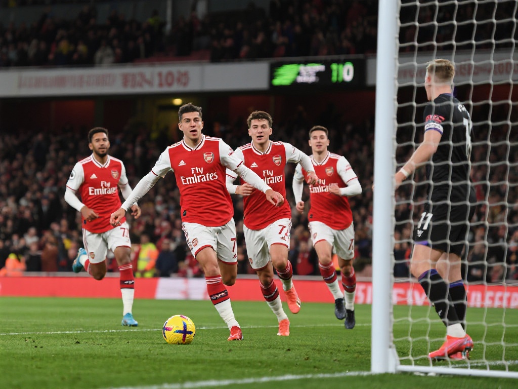 c77c.com-曼联中场补强计划曝光，冬窗按兵不动，明夏全力出击，两大目标浮出水面