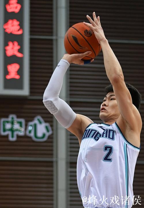 王睿泽全场出战22分钟，投篮7中4得到10分3篮板3助攻2抢断