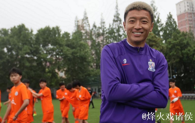 国足名将创业认准一条路-放弃功利 老实学日本