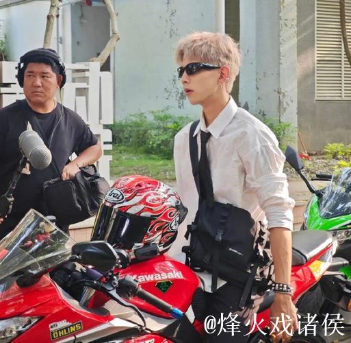 中超球员失业转行 靠颜值成为偶像短剧男主